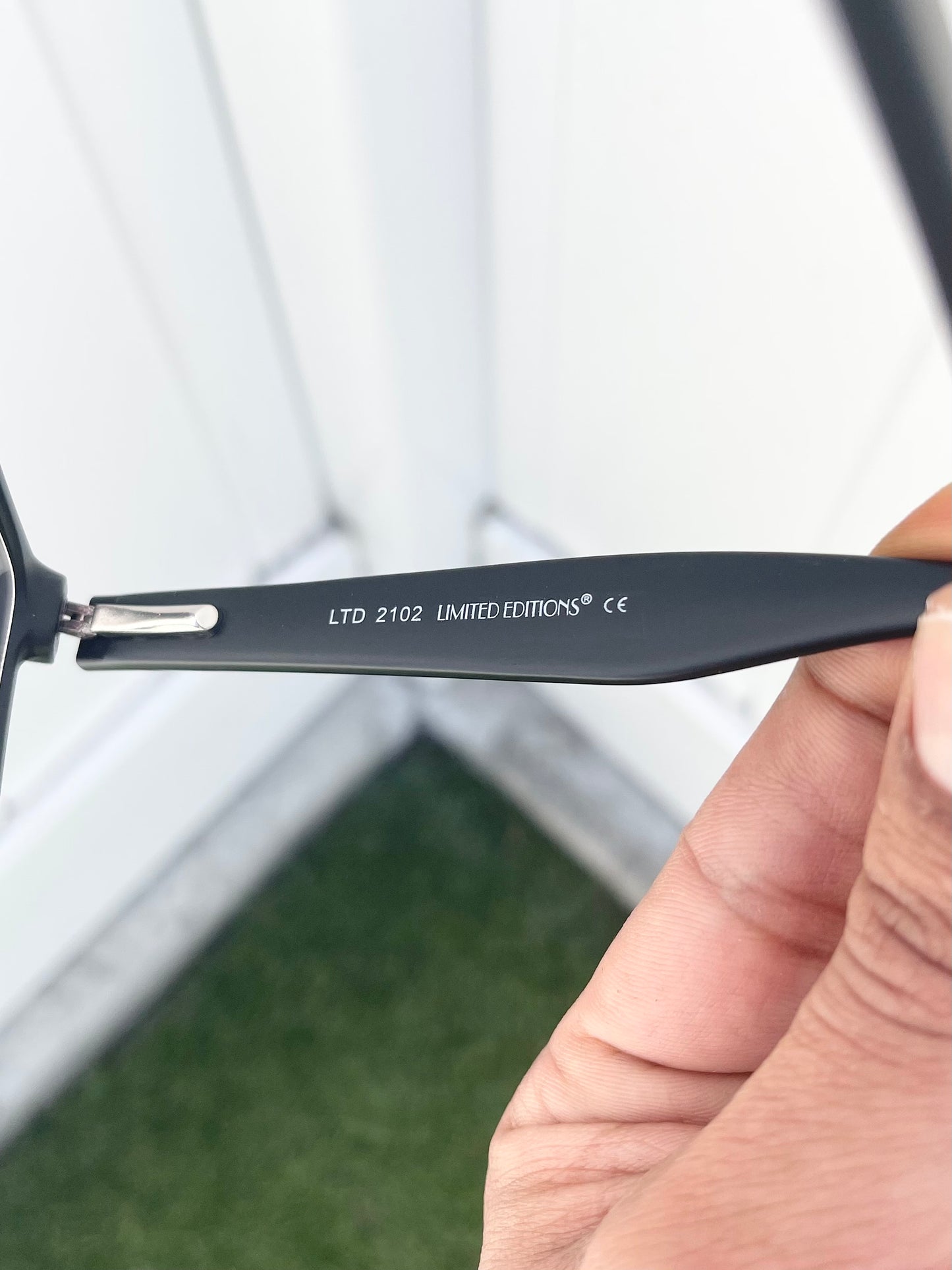 Limited Editions #2102 Black